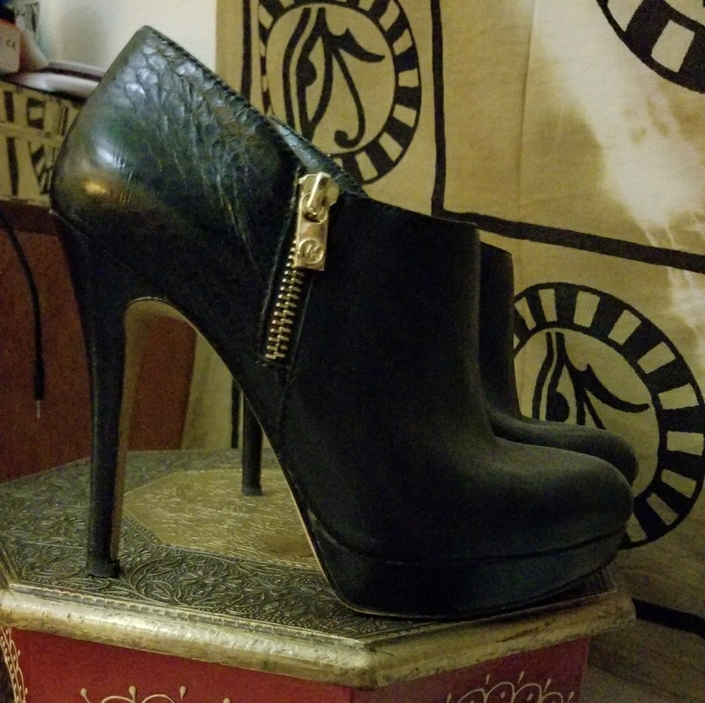 Real micheal  kors york booties