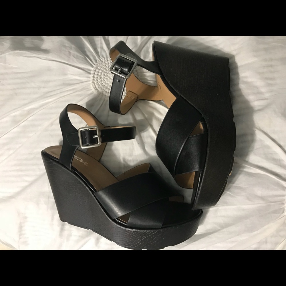 🍁🍂👡 Black Wedges 👡🍁