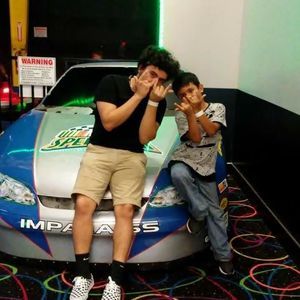 Meet your Posher, Carlos