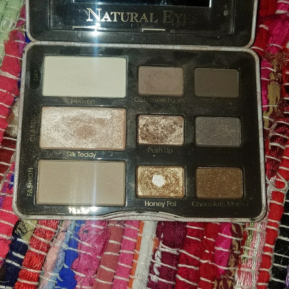 Too faced - Picture 3 of 3