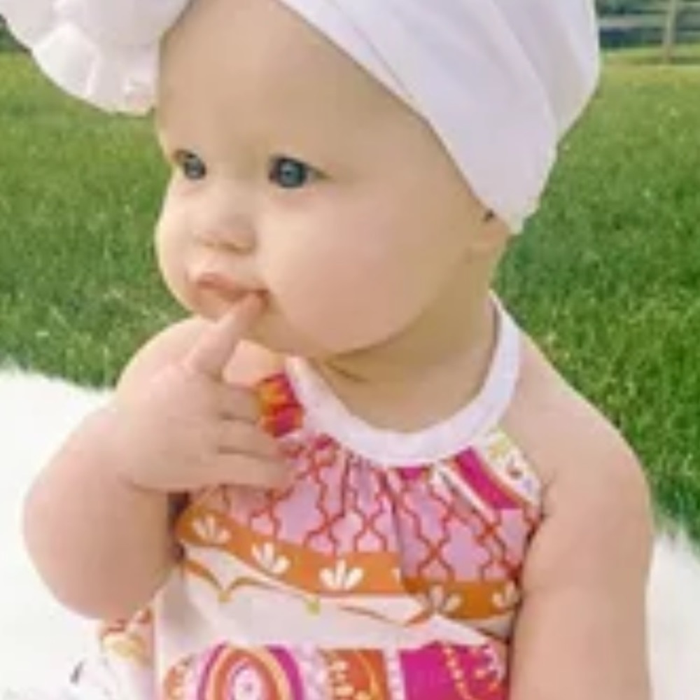 Adorable baby girl romper - Picture 2 of 6