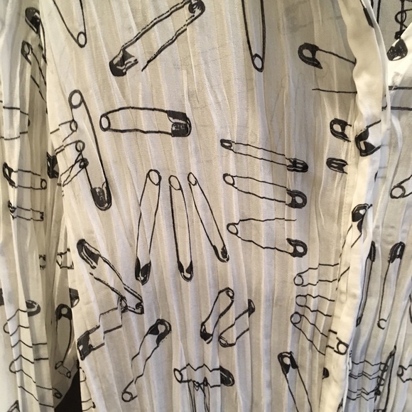Rock and Republic Safety Pin Crinkle Large Blouse - Picture 2 of 5
