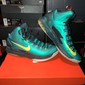 Nike Shoes - Nike KD V Atomic Green Volt aka “Hulk”, Size 11 Nike Shoes - Nike KD V Atomic Green Volt aka “Hulk”, Size 11