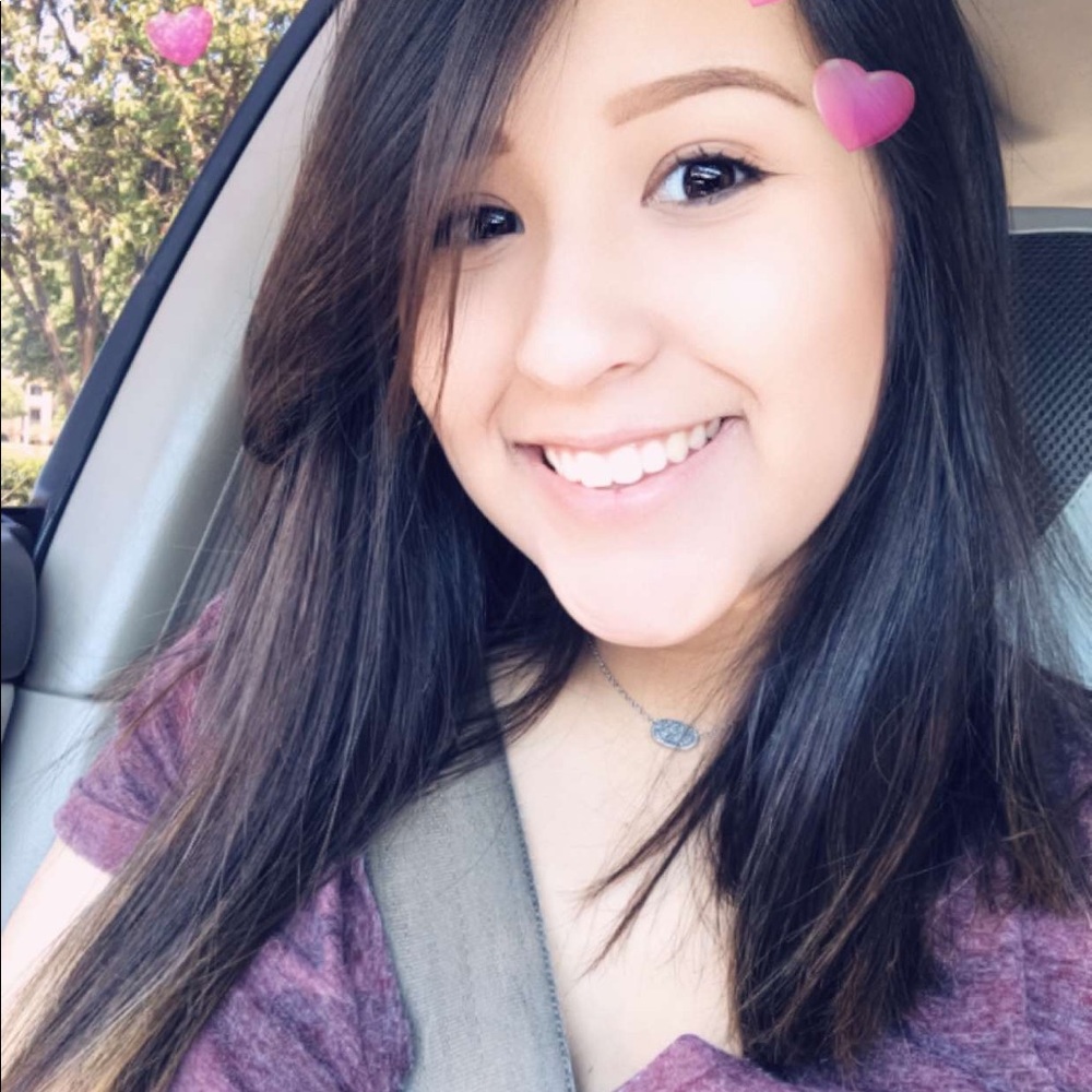 Meet your Posher, Alejandra