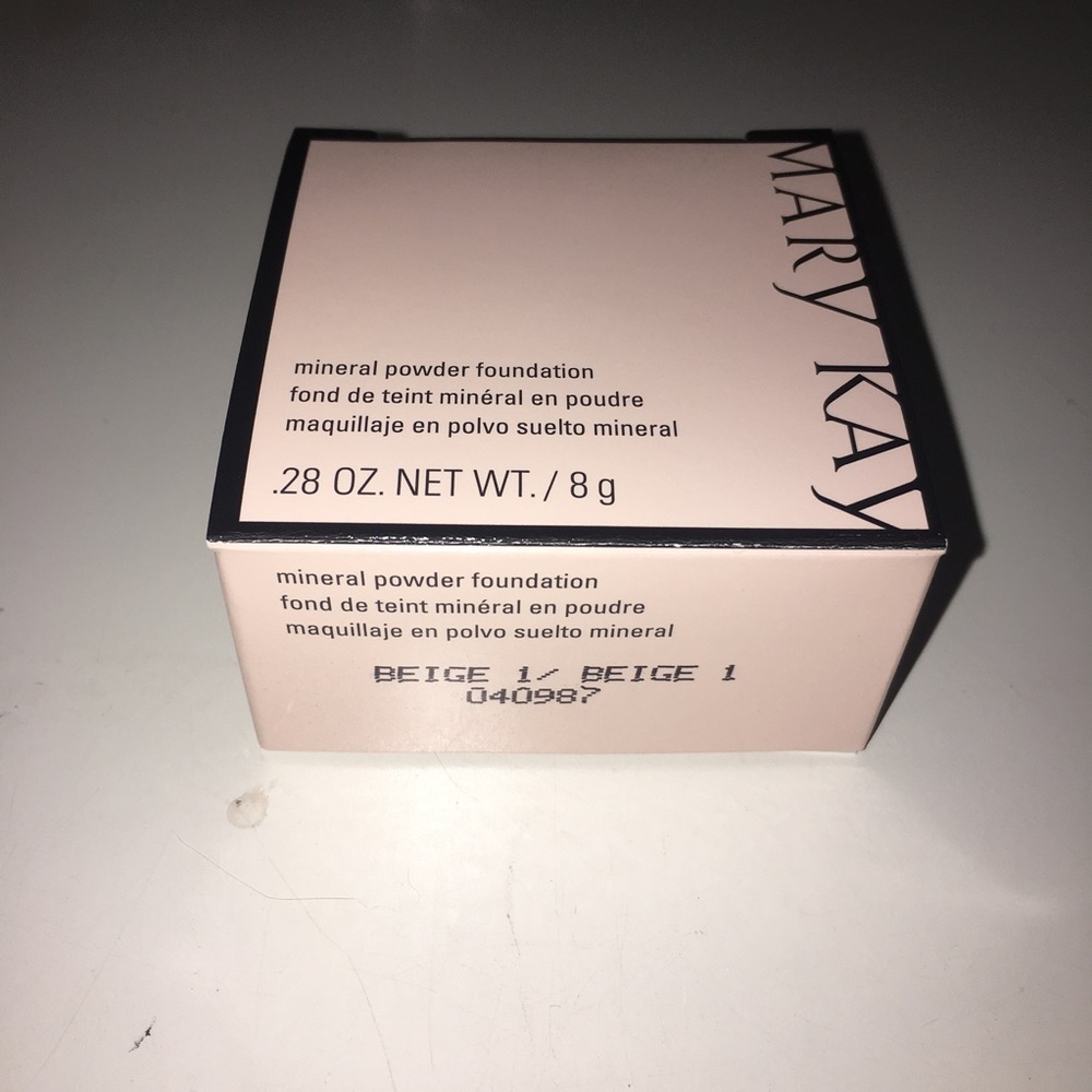 Mary Kay Mineral Powder Foundation in Beige 1