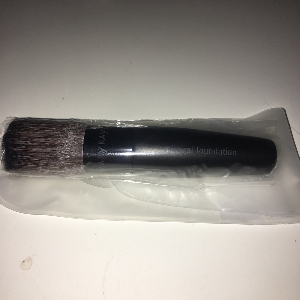 Mary Kay  Mineral Foundation Brush