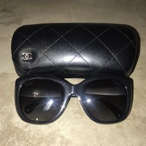 Chanel 5347 Polarized Sunglasses - Black
