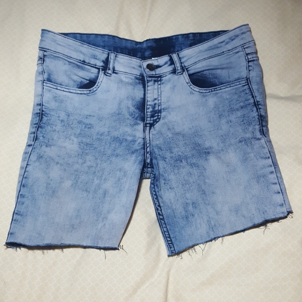 {H&M} Acid wash Mid-Length short