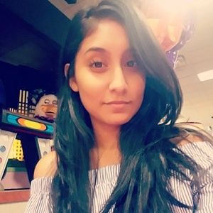 Meet your Posher, Alejandra