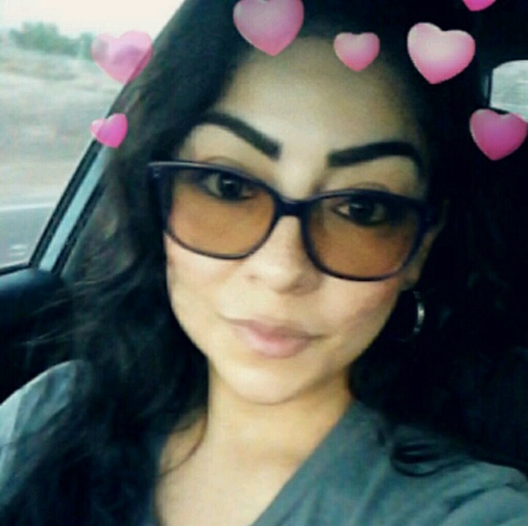 Meet your Posher, Melissa - Picture 1 of 1