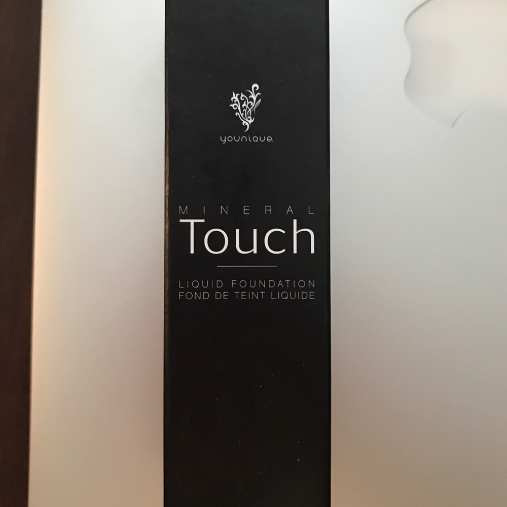 Younique Velour Liquid Foundation