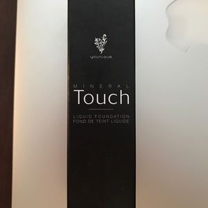 Younique Velour Liquid Foundation