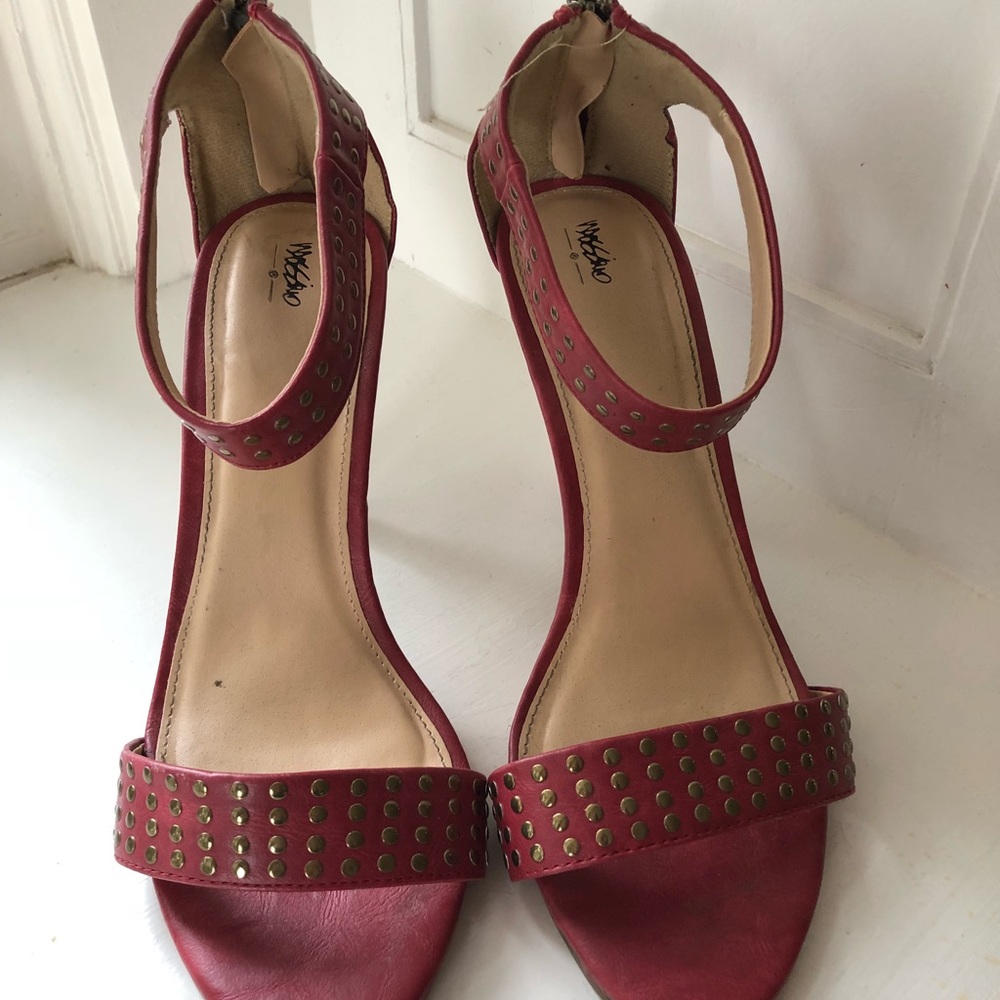Strappy red leather sandal size 10