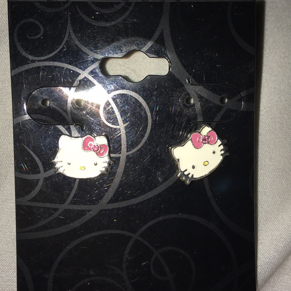 B1G1! NWOT Hello Kitty Earrings!