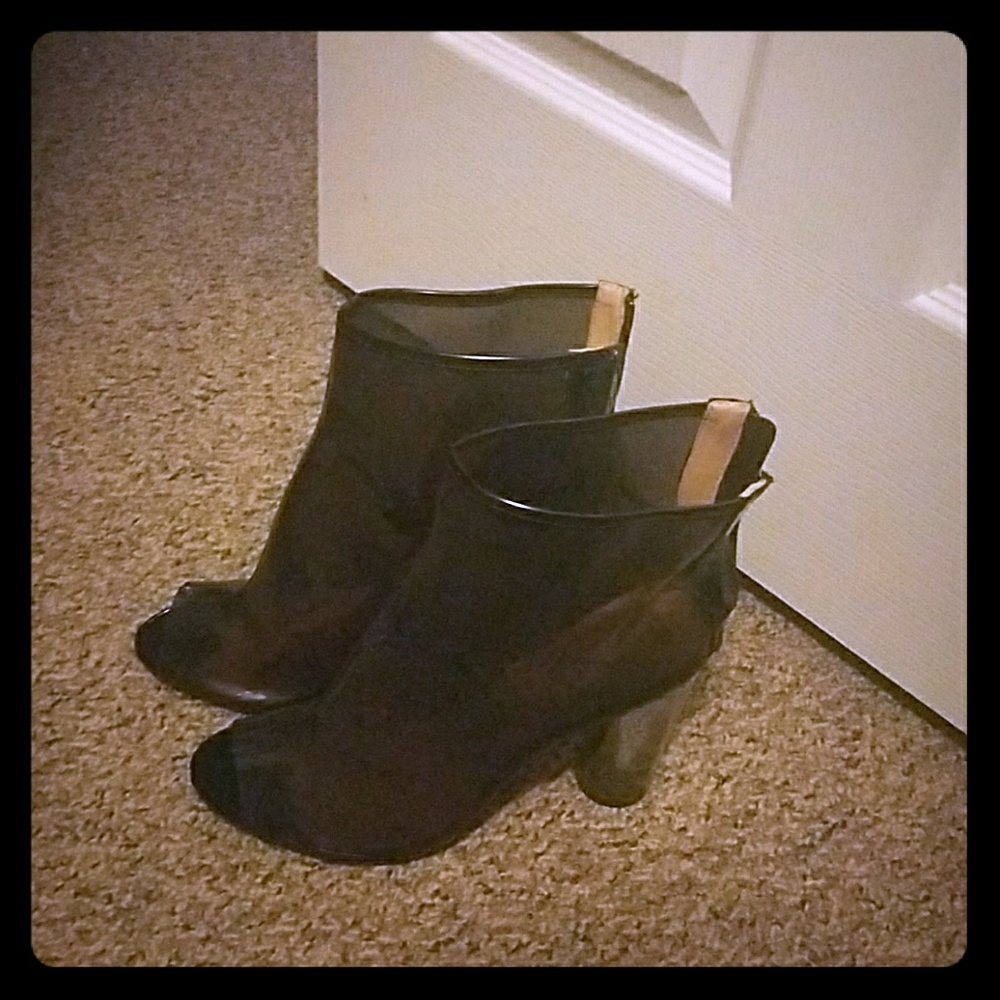 Cape ribbon  heel