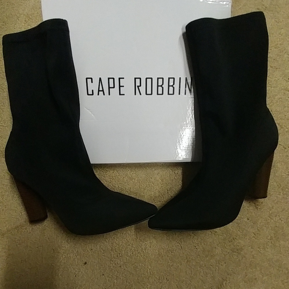 Black Cape Robbin Stretch Booties