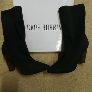 Black Cape Robbin Stretch Booties