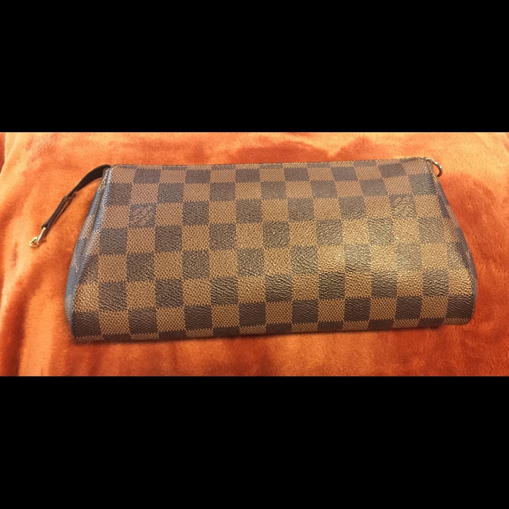 ✨Extra Pics✨ Authentic Louis Vuitton Eva Pochette