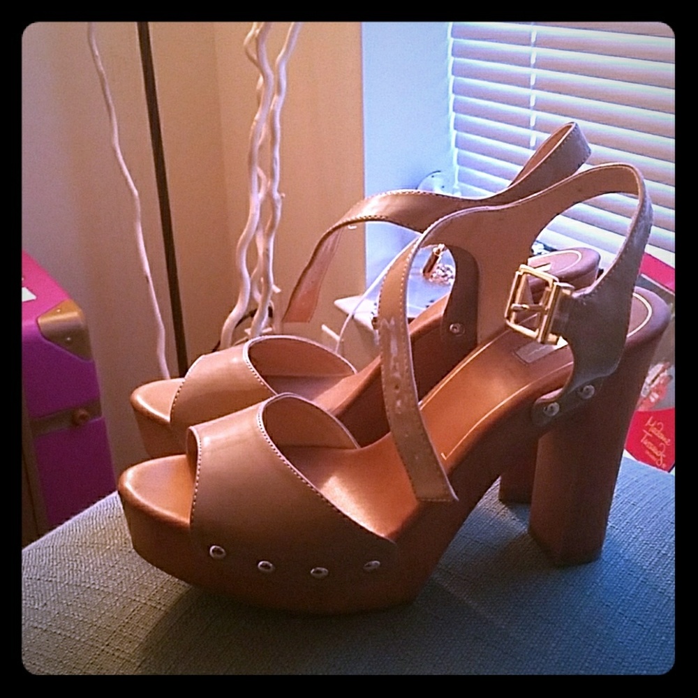 Jessica Simpson pump