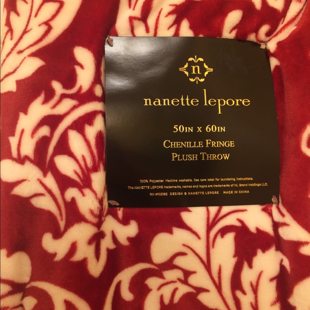 🆕 Nanette Lepore Chenille Plush Throw