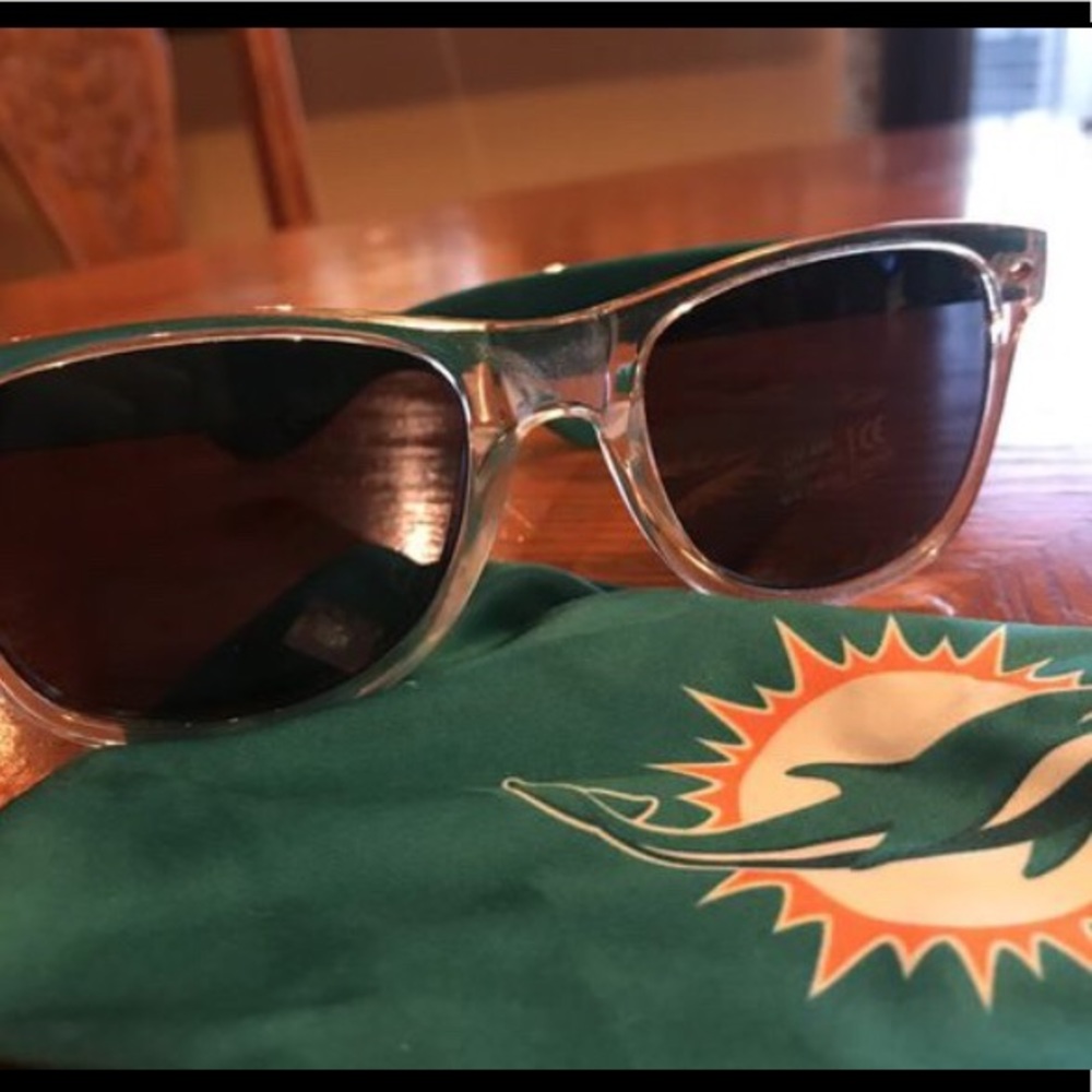 Miami Dolphins Sunglasses with bag case