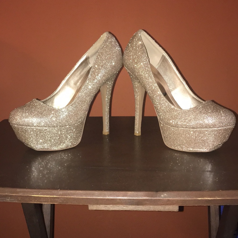Champagne glitter pumps