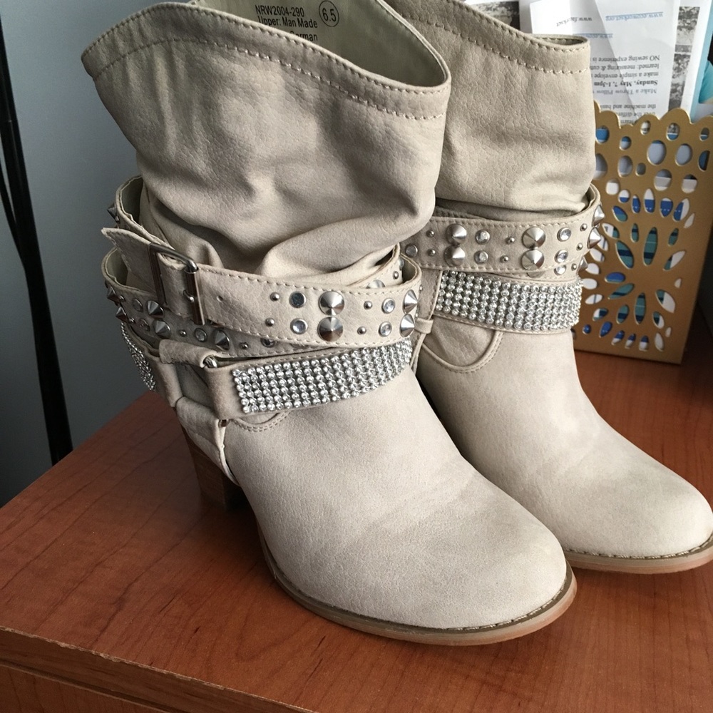 Cutest rhinestone boots