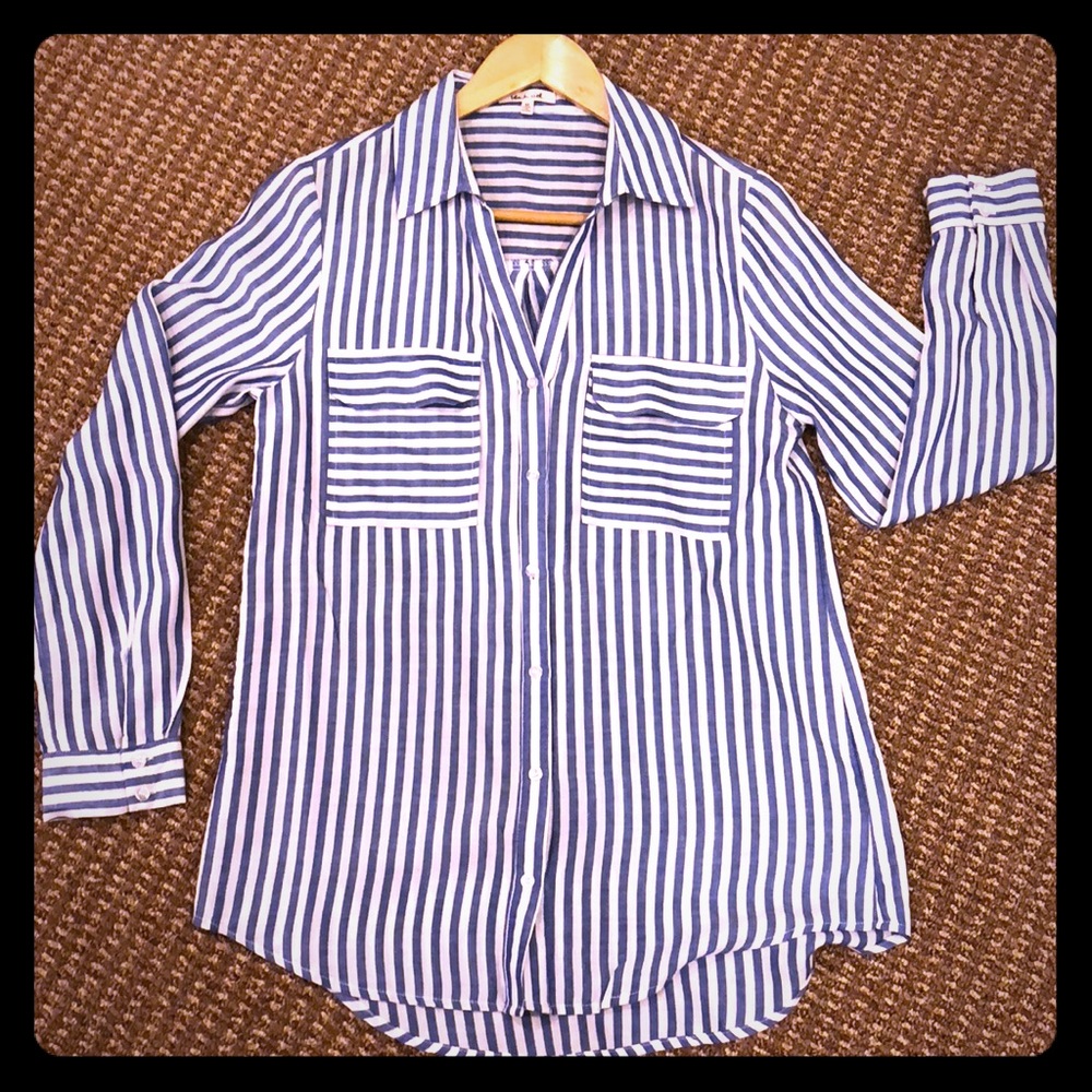 NWOT Women’s blue and white button up