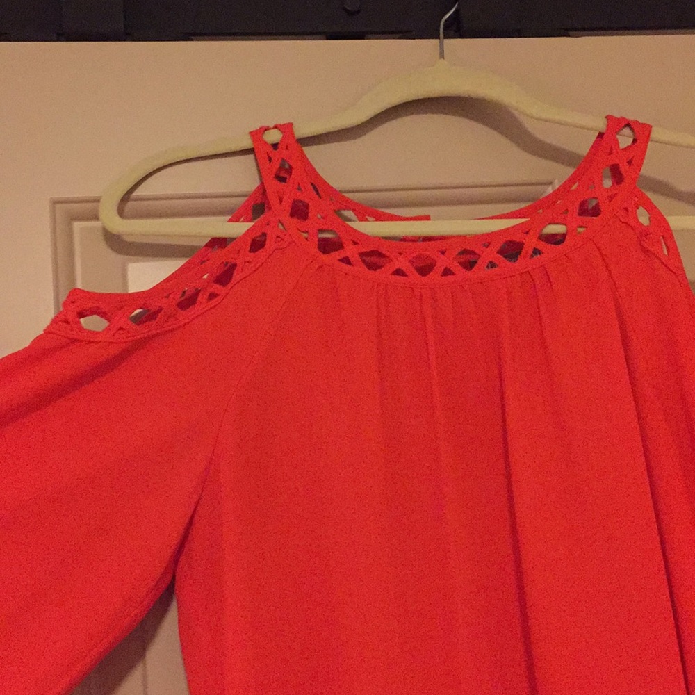 Daniel Rainn peep shoulder top in red/orange - M