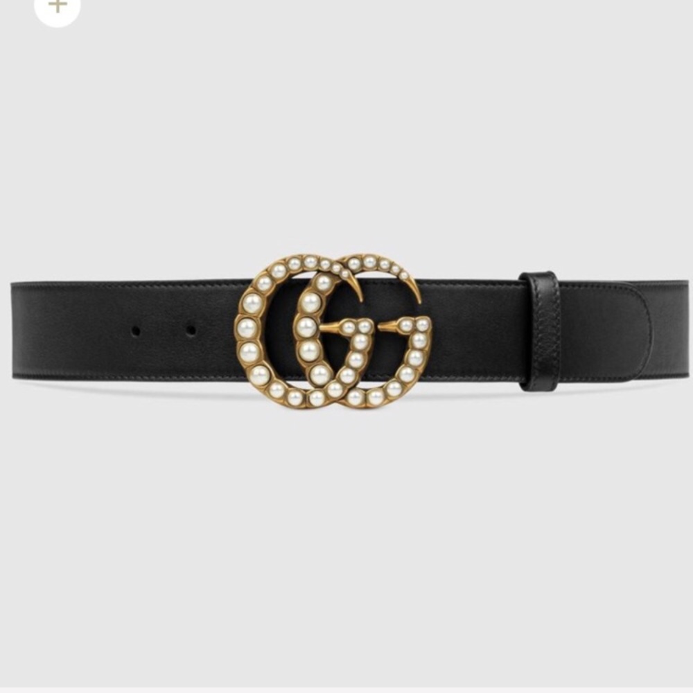 Women’s pearl double G Gucci belt.