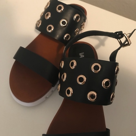 Vaneli Platformed Sandals - Picture 2 of 4