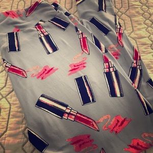 LulaRoe lipstick leggings Tall & Curvy