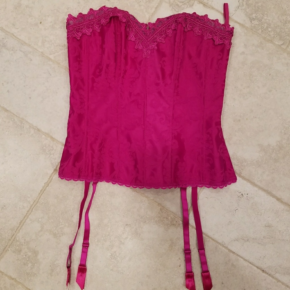 Frederick's corset = HOT pink!