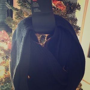 Under armor black infinity scarf NWT