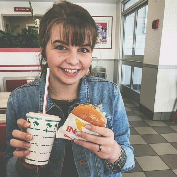 Meet your Posher, Addison - Picture 1 of 1