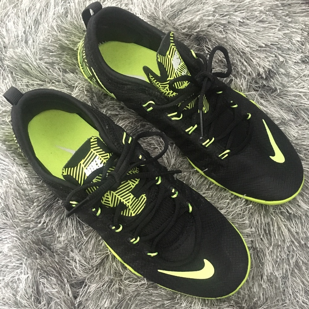 Nike Black & Green Sneakers