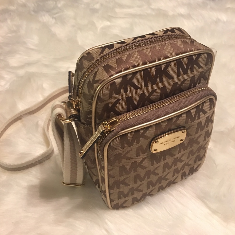 🌹SOLD🌹Michael Kors Crossbody Bag - Picture 1 of 5