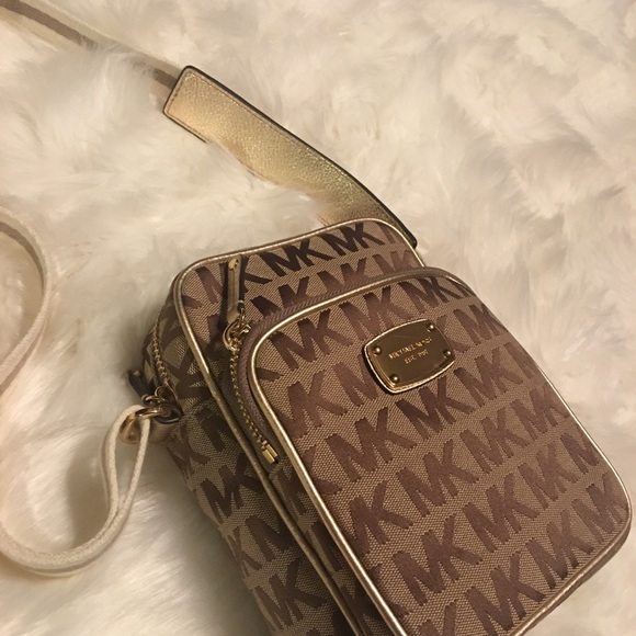 🌹SOLD🌹Michael Kors Crossbody Bag - Picture 2 of 5
