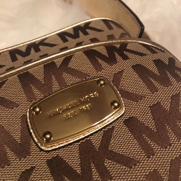 🌹SOLD🌹Michael Kors Crossbody Bag - Picture 3 of 5