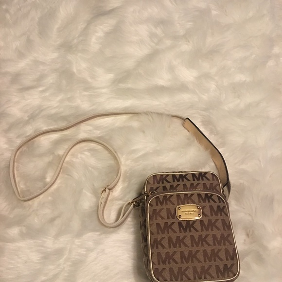 🌹SOLD🌹Michael Kors Crossbody Bag - Picture 4 of 5
