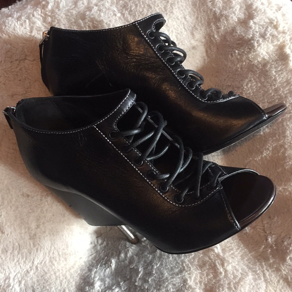 Givenchy Nissa Lace Up bootie Size 39