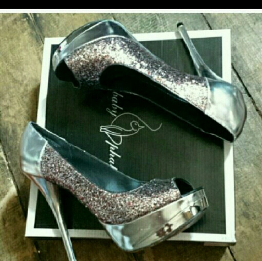 NIB size 8.5 Silver sparkly Baby Phat peeptoe pump