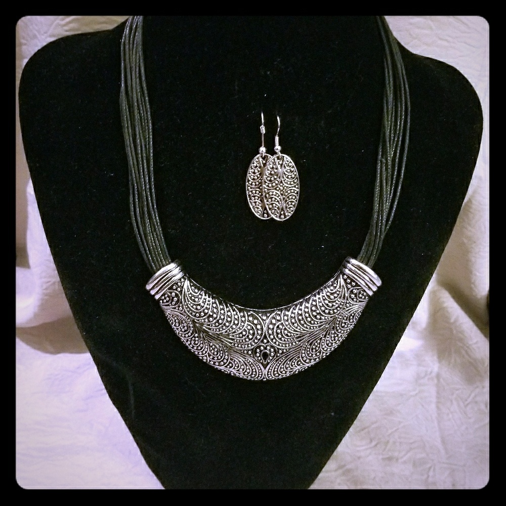 Earring and necklace set