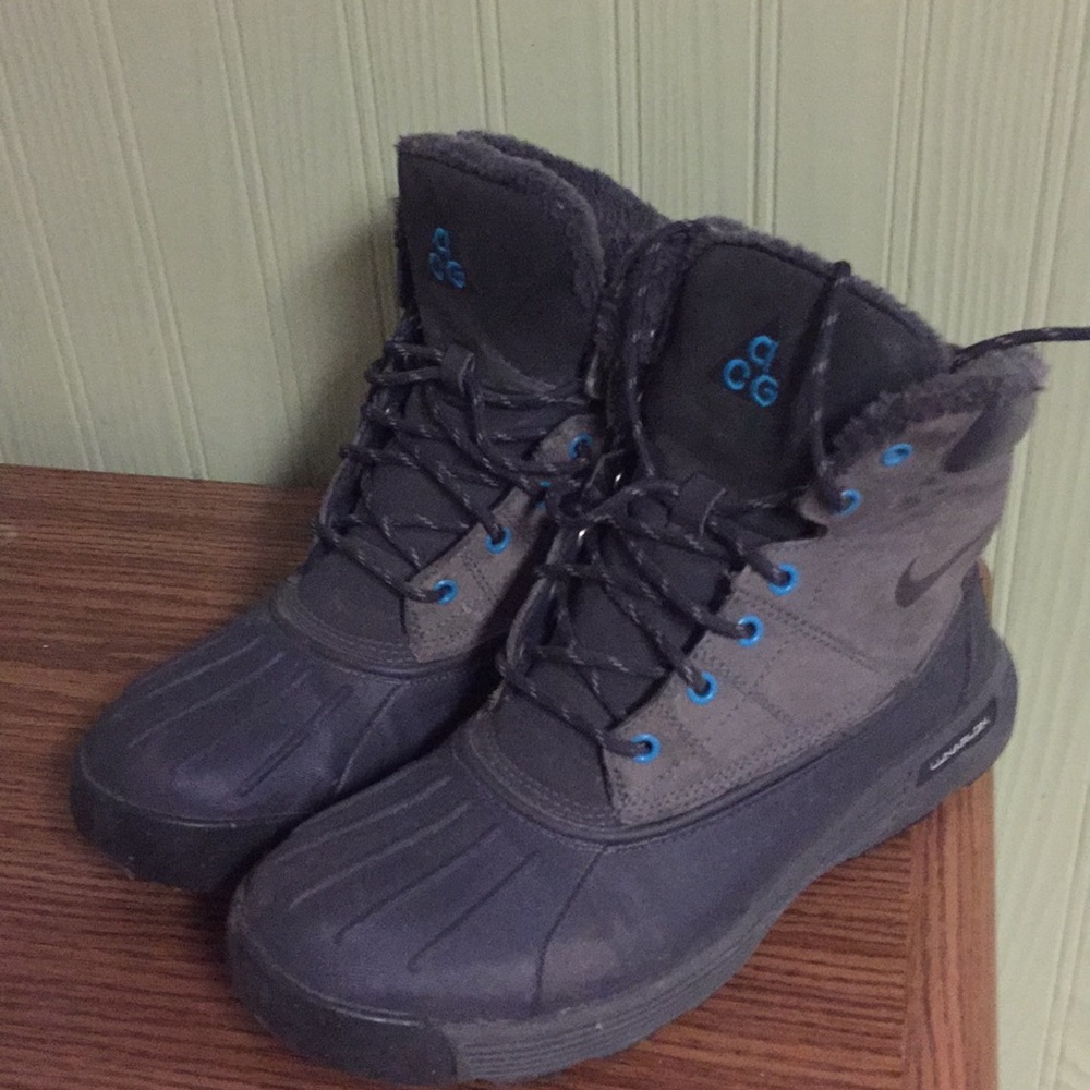 Women's Lunarlon ACG winter boots.