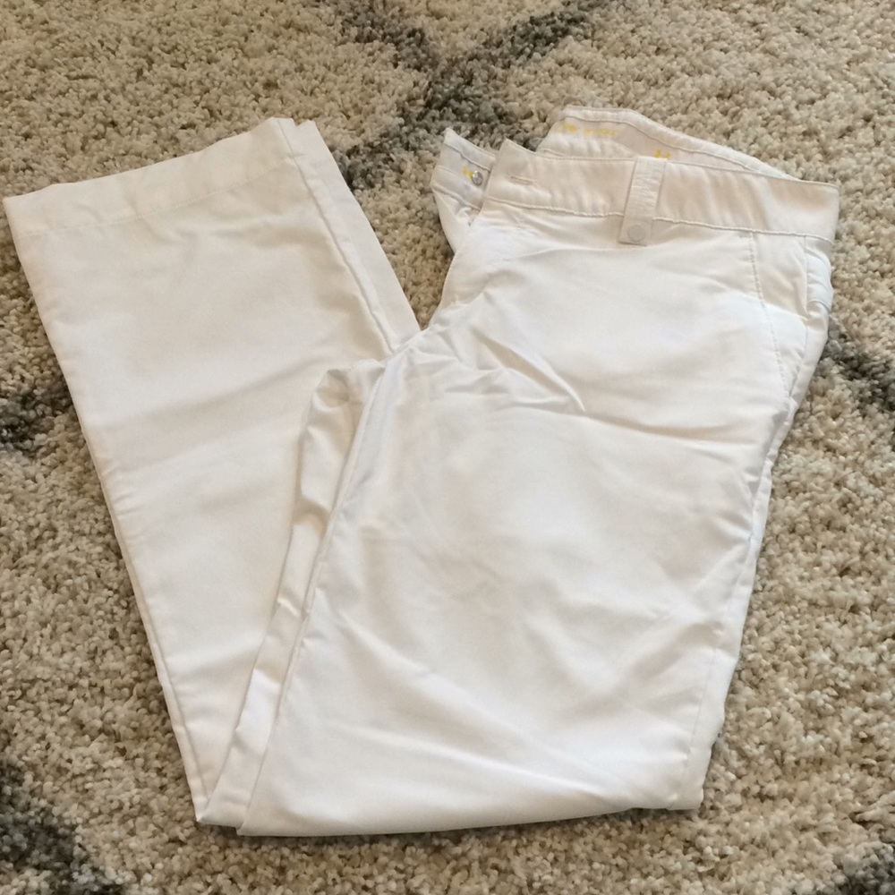 UNDER ARMOUR white pants. Size 6. Performance gear