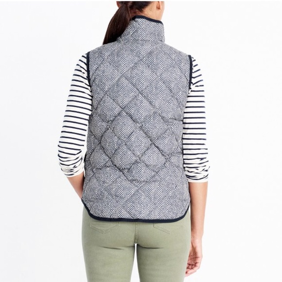 NWT J. Crew Black Grey Quilted Puffer Vest XS - Picture 3 of 8