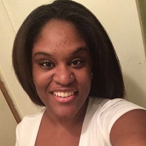 Meet your Posher, Dominique