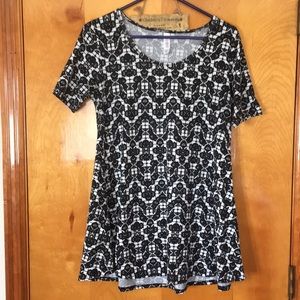 Lularoe perfect tee.