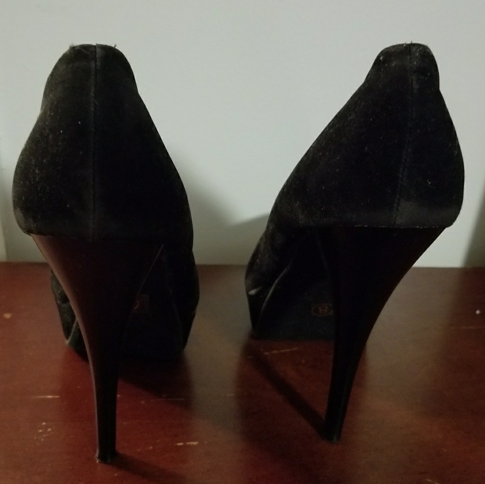 Shoes - Picture 2 of 3