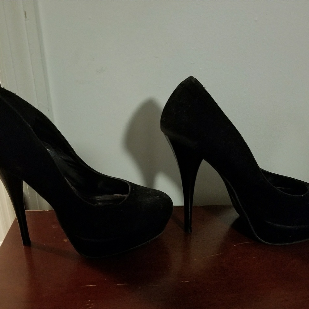 Shoes - Picture 3 of 3